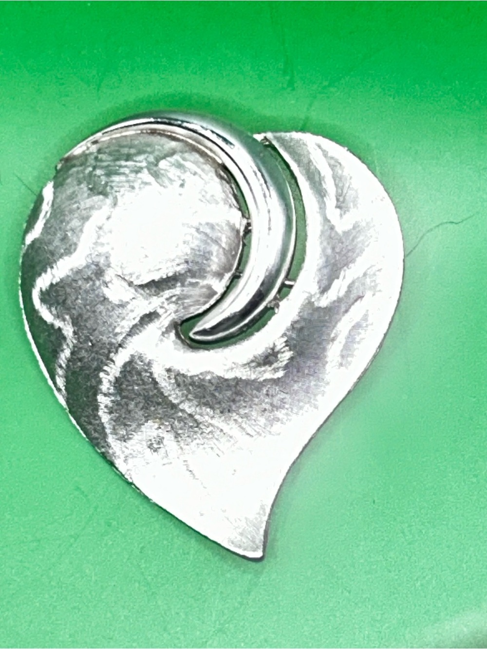 Vintage JJ Heart brooch